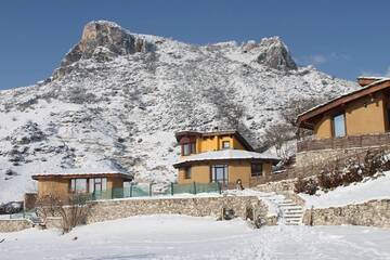 Фото номера Two-Bedroom House &quot;The Pond&quot; Дома для отпуска Eco Village Under the Cliffs г. Ilindentsi 3
