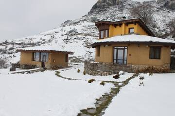 Фото номера Two-Bedroom House &quot;The Pond&quot; Дома для отпуска Eco Village Under the Cliffs г. Ilindentsi 4
